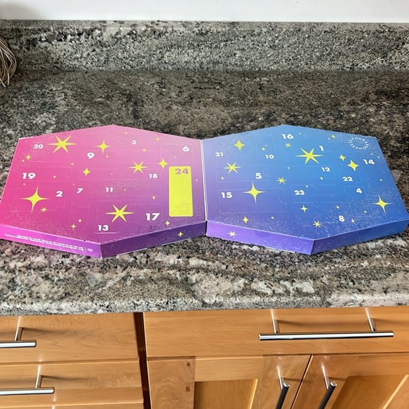 Sephora 2024 Moving Lights Adventure Calendar - Picture 4 of 7